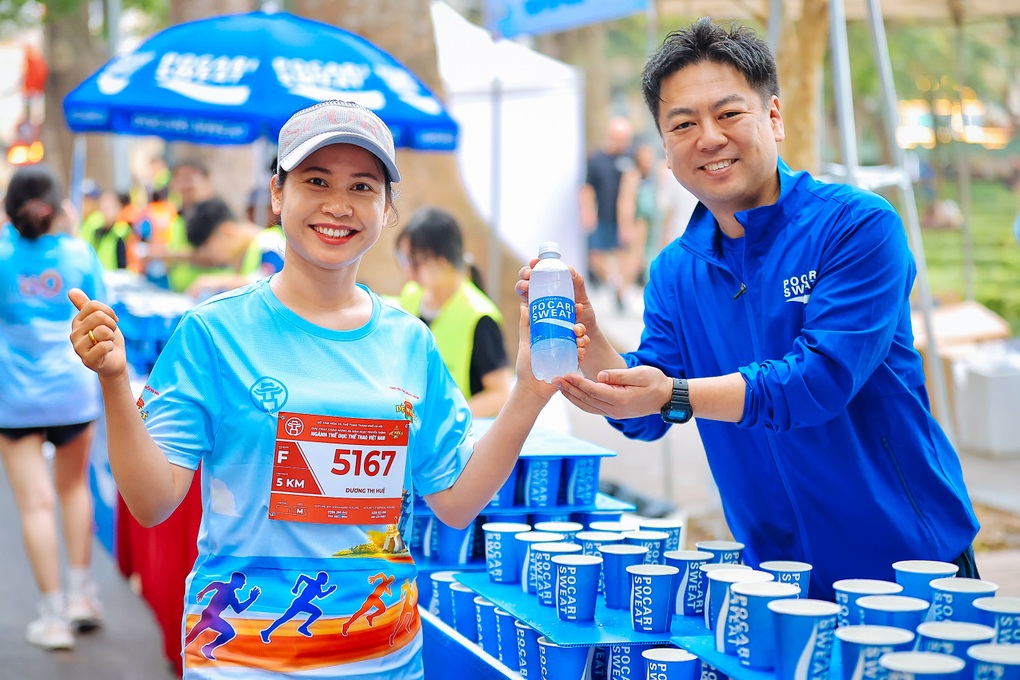 Pocari Sweat tiếp nước ion cho hàng nghìn người tại giải chạy 80 năm ngành thể dục thể thao - 3