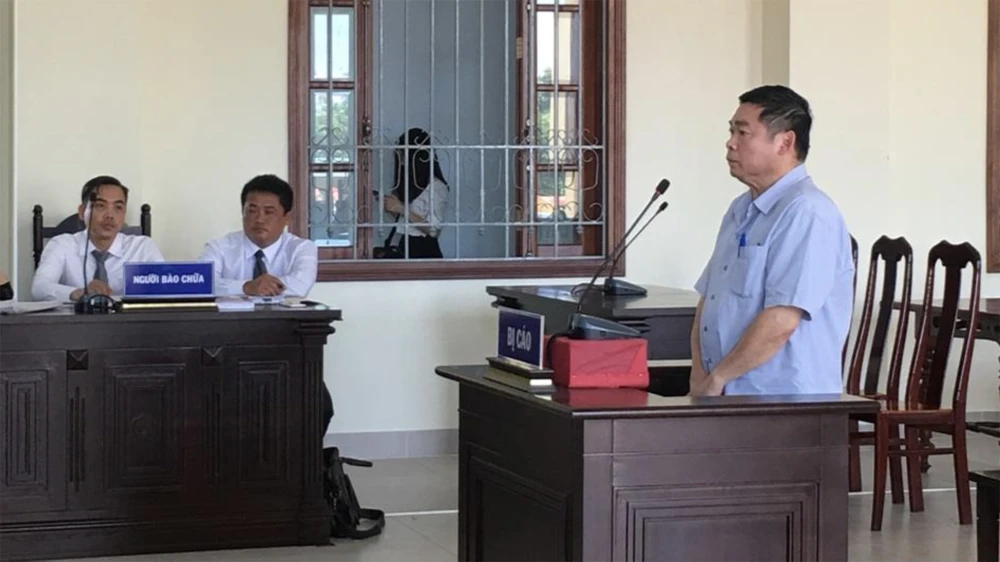 Bị cáo Lê Hữu Tâm tại phiên xét xử phúc thẩm hồi tháng 6-2019. Ảnh: NHẪN NAM quy-tin-dung-nhan-dan-hau-giang.jpg