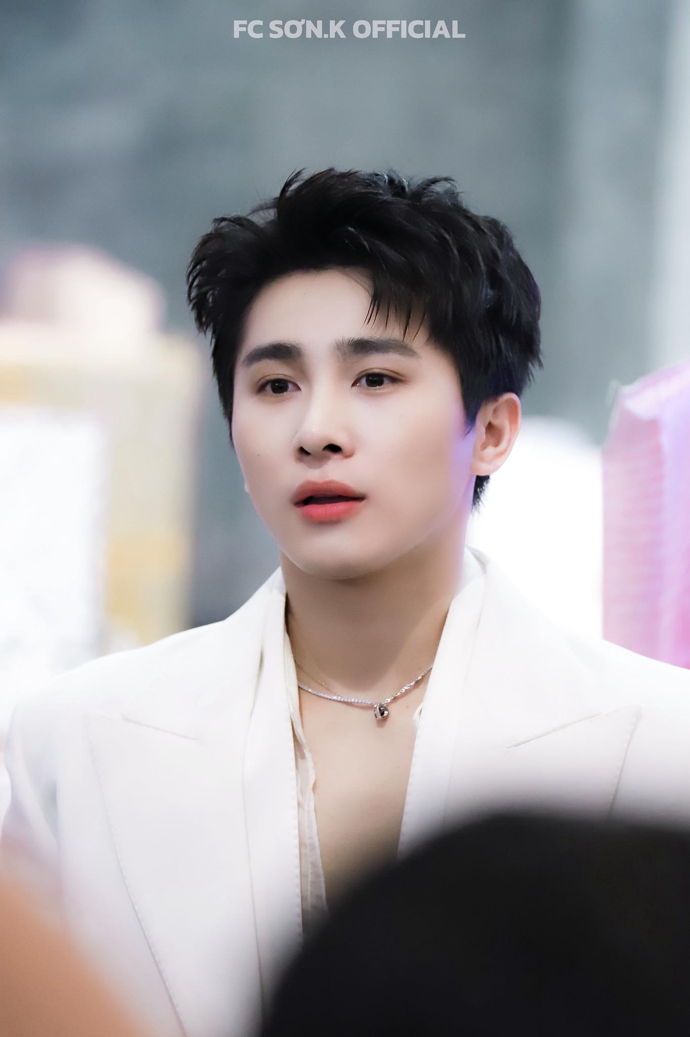 Công ty giải trí đầu tiên ở Việt Nam bị fan gửi hoa khiếu nại- Ảnh 4.