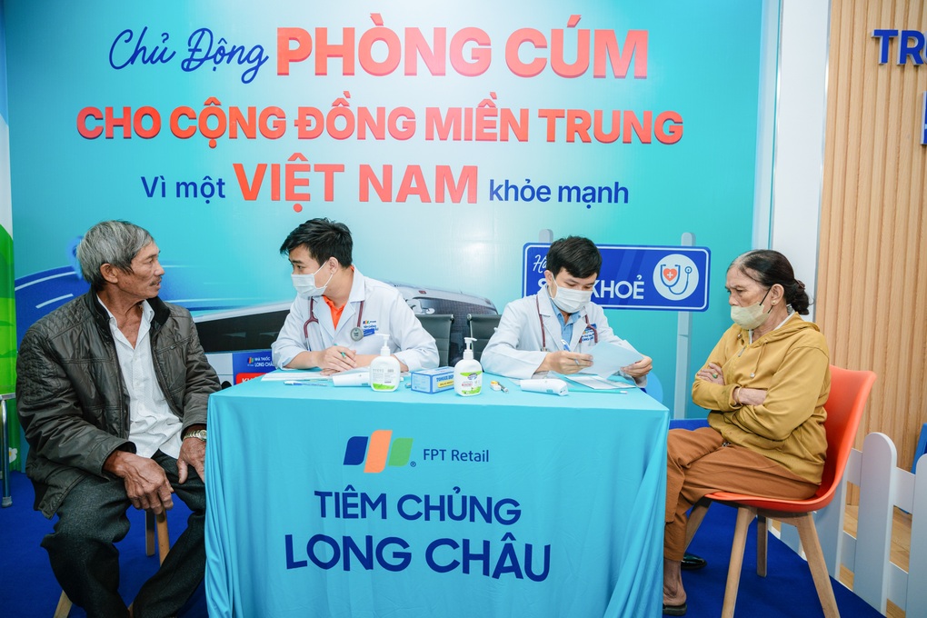 Long Châu cùng Abbott triển khai tiêm cúm miễn phí cho người dân miền Trung - 2