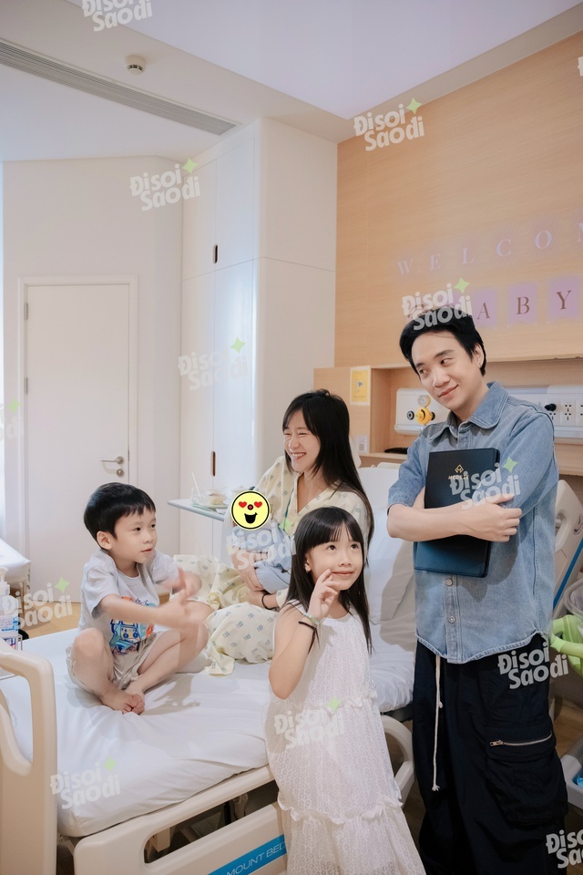 1774256278 553 Gia dinh JustaTee lan dau cong khai con thu 3