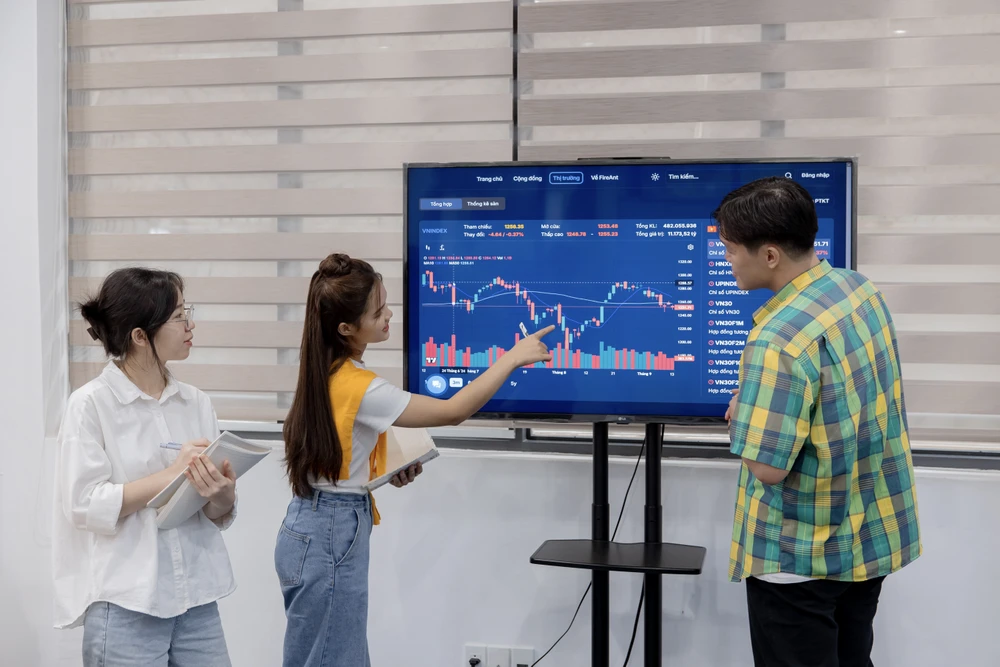 Sinh viên ĐH Kinh tế TP.HCM được đào tạo theo hướng tích hợp công nghệ với kiến thức liên ngành. Ảnh: TK trung tâm kinh tế