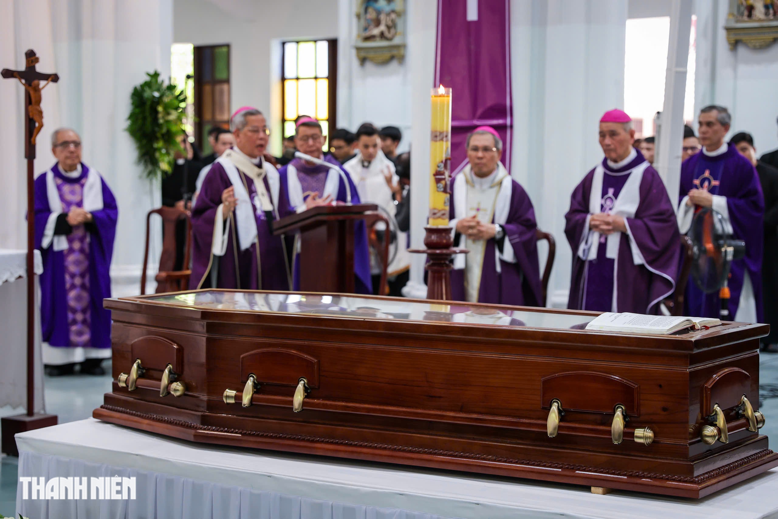Trang nghiêm nghi thức tẩn liệm Đức Hồng y Gioan Baotixita Phạm Minh Mẫn- Ảnh 7. Trang nghiêm nghi thức tẩn liệm Đức Hồng y Gioan Baotixita Phạm Minh Mẫn- Ảnh 7.
