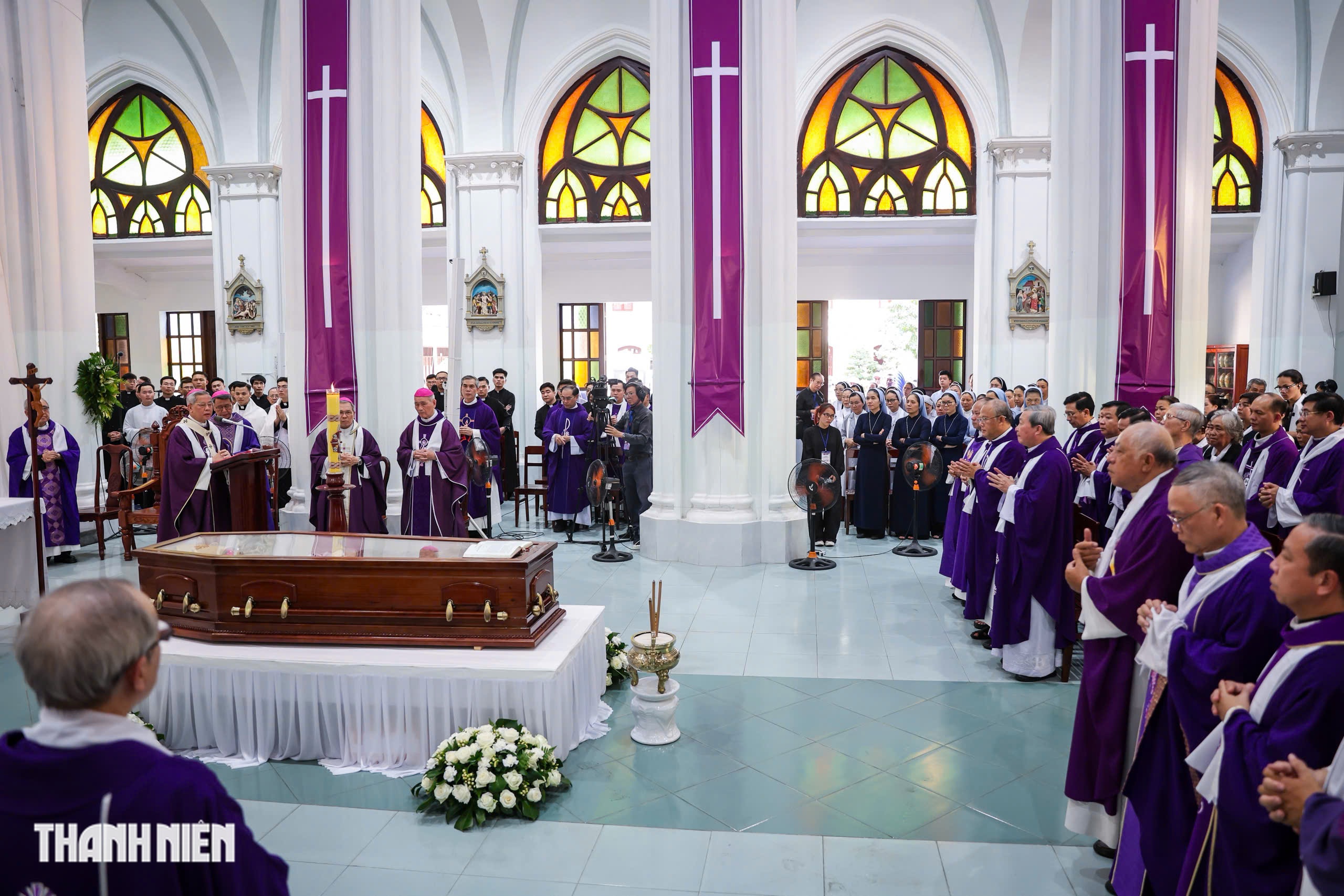 Trang nghiêm nghi thức tẩn liệm Đức Hồng y Gioan Baotixita Phạm Minh Mẫn- Ảnh 8. Trang nghiêm nghi thức tẩn liệm Đức Hồng y Gioan Baotixita Phạm Minh Mẫn- Ảnh 8.