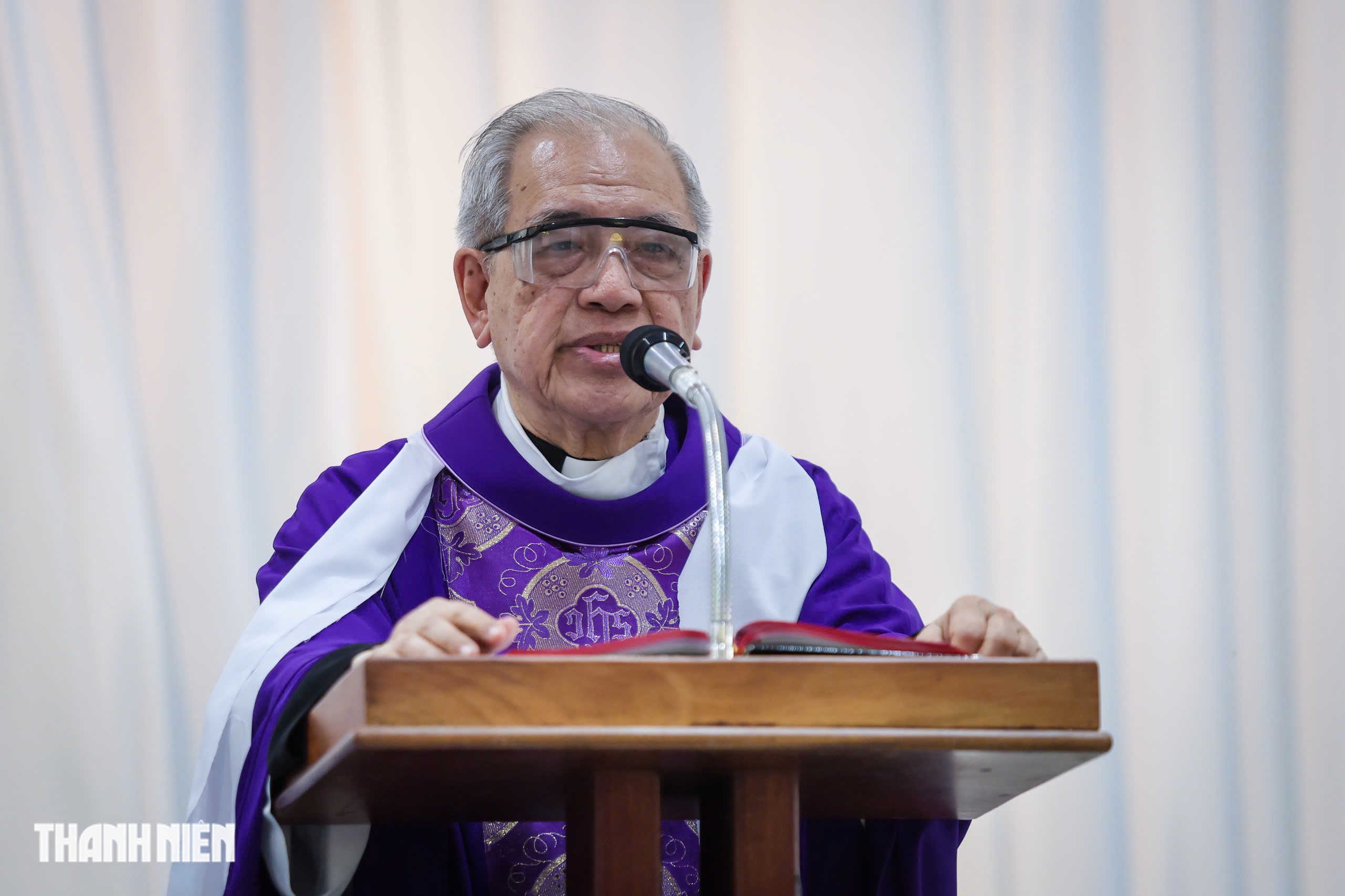 Trang nghiêm nghi thức tẩn liệm Đức Hồng y Gioan Baotixita Phạm Minh Mẫn- Ảnh 10. Trang nghiêm nghi thức tẩn liệm Đức Hồng y Gioan Baotixita Phạm Minh Mẫn- Ảnh 10.