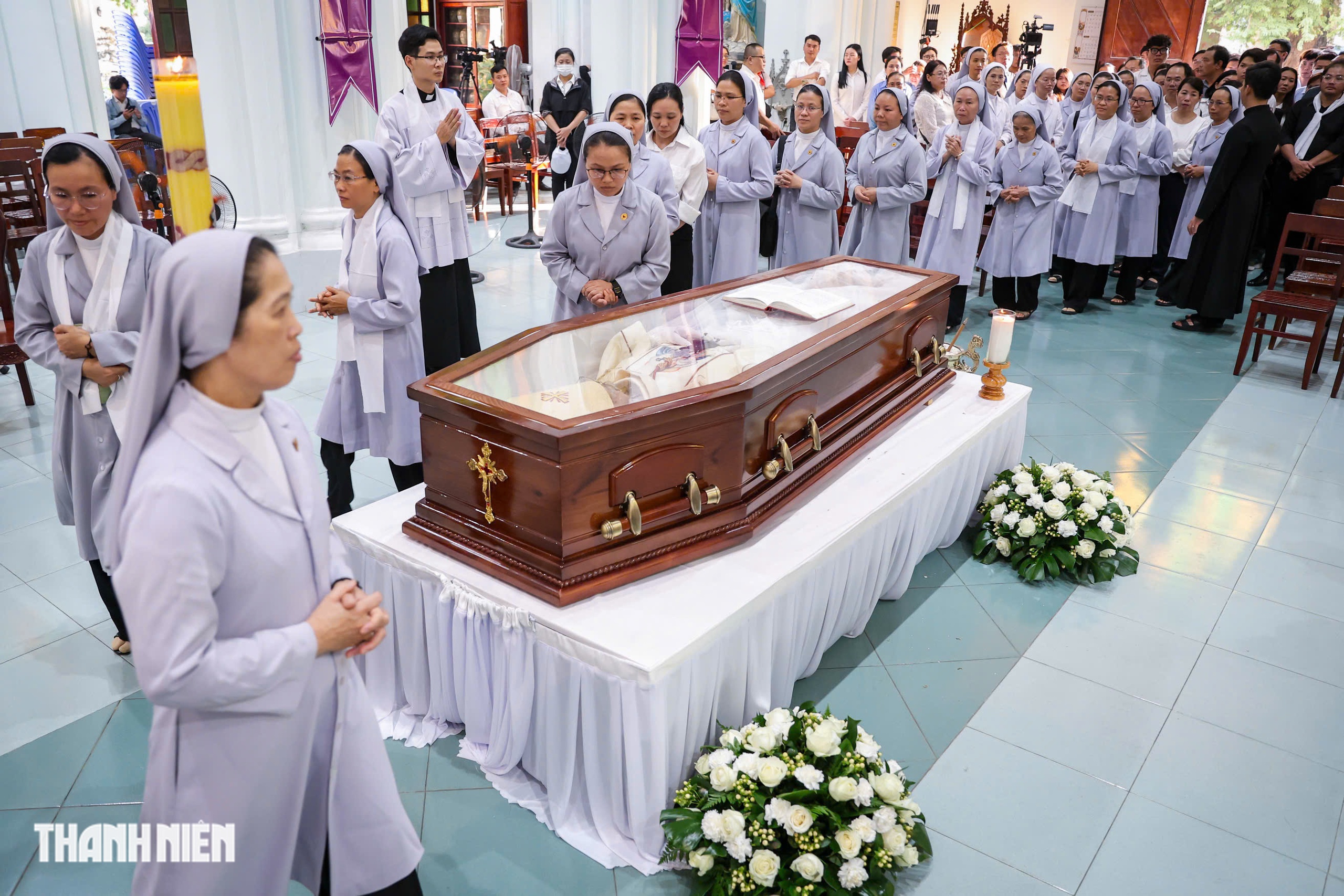 Trang nghiêm nghi thức tẩn liệm Đức Hồng y Gioan Baotixita Phạm Minh Mẫn- Ảnh 12. Trang nghiêm nghi thức tẩn liệm Đức Hồng y Gioan Baotixita Phạm Minh Mẫn- Ảnh 12.