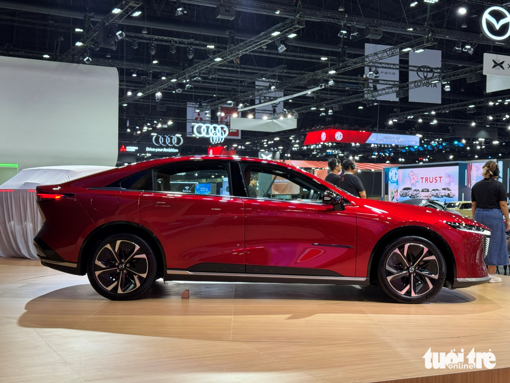 Ngắm xe điện Mazda 6e đấu Camry: Chạy tới 600km/sạc, có cả bản không cần lo tìm trạm sạc 11 Mazda 6e - Ảnh 14.