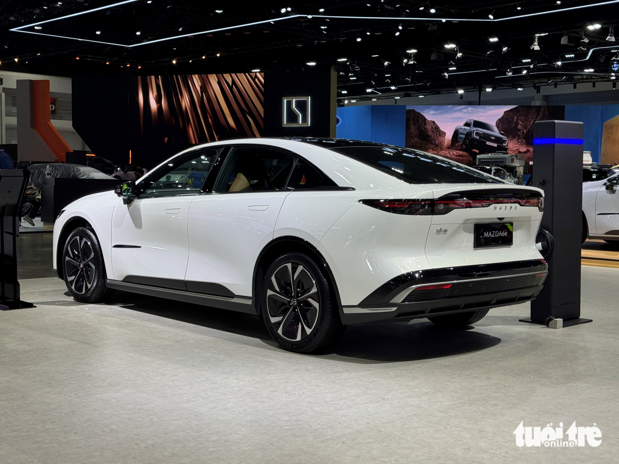 Ngắm xe điện Mazda 6e đấu Camry: Chạy tới 600km/sạc, có cả bản không cần lo tìm trạm sạc 13 Mazda 6e - Ảnh 16.