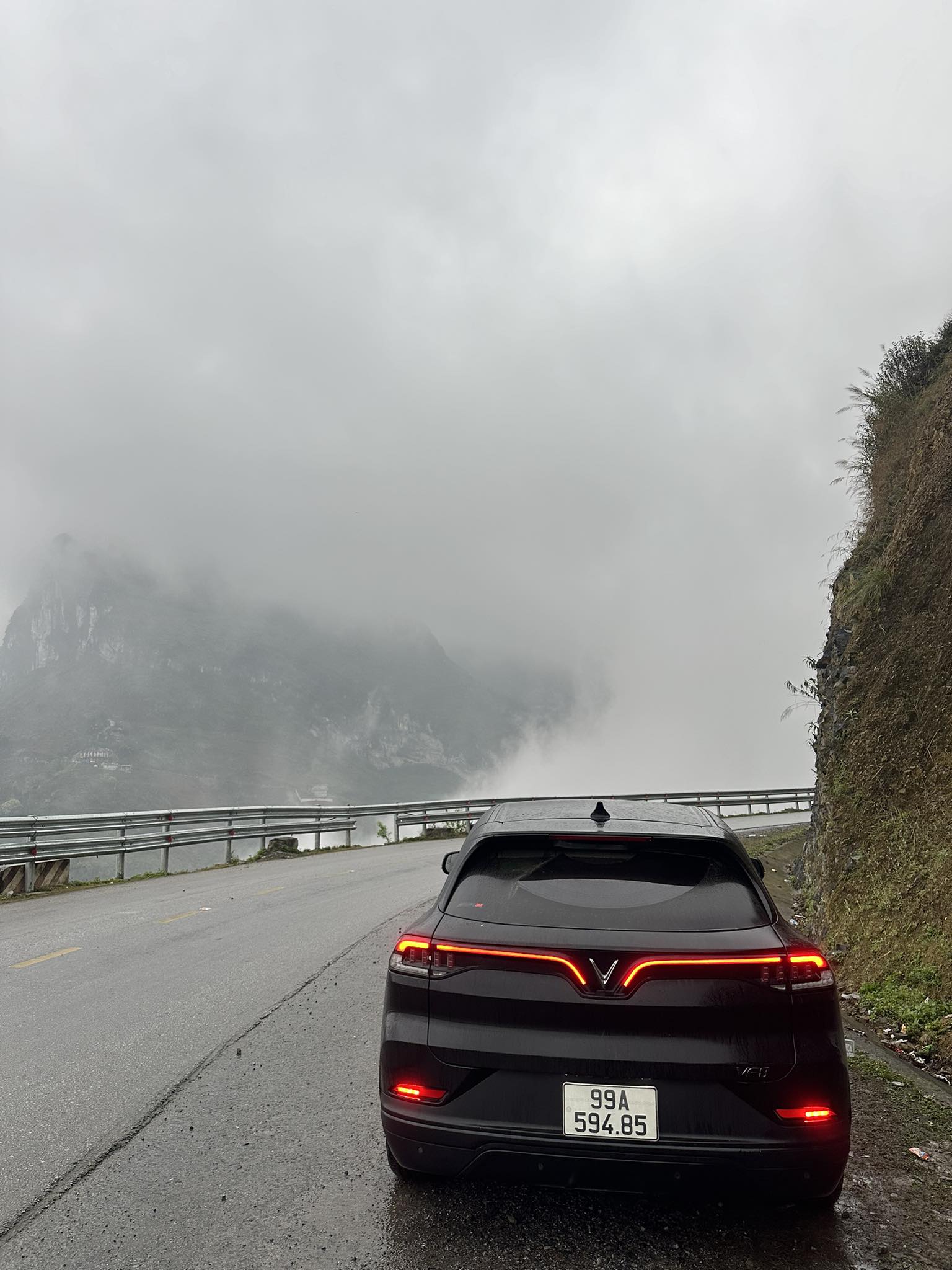 Chủ xe VinFast VF 8 đi hơn 3.500km/tháng không mất tiền: ‘Dẫn tour du lịch chuyển từ xe xăng sang xe điện là một bài toán có lợi’- Ảnh 3. Chủ xe VinFast VF 8 đi hơn 3.500km/tháng không mất tiền: ‘Dẫn tour du lịch chuyển từ xe xăng sang xe điện là một bài toán có lợi’- Ảnh 3.