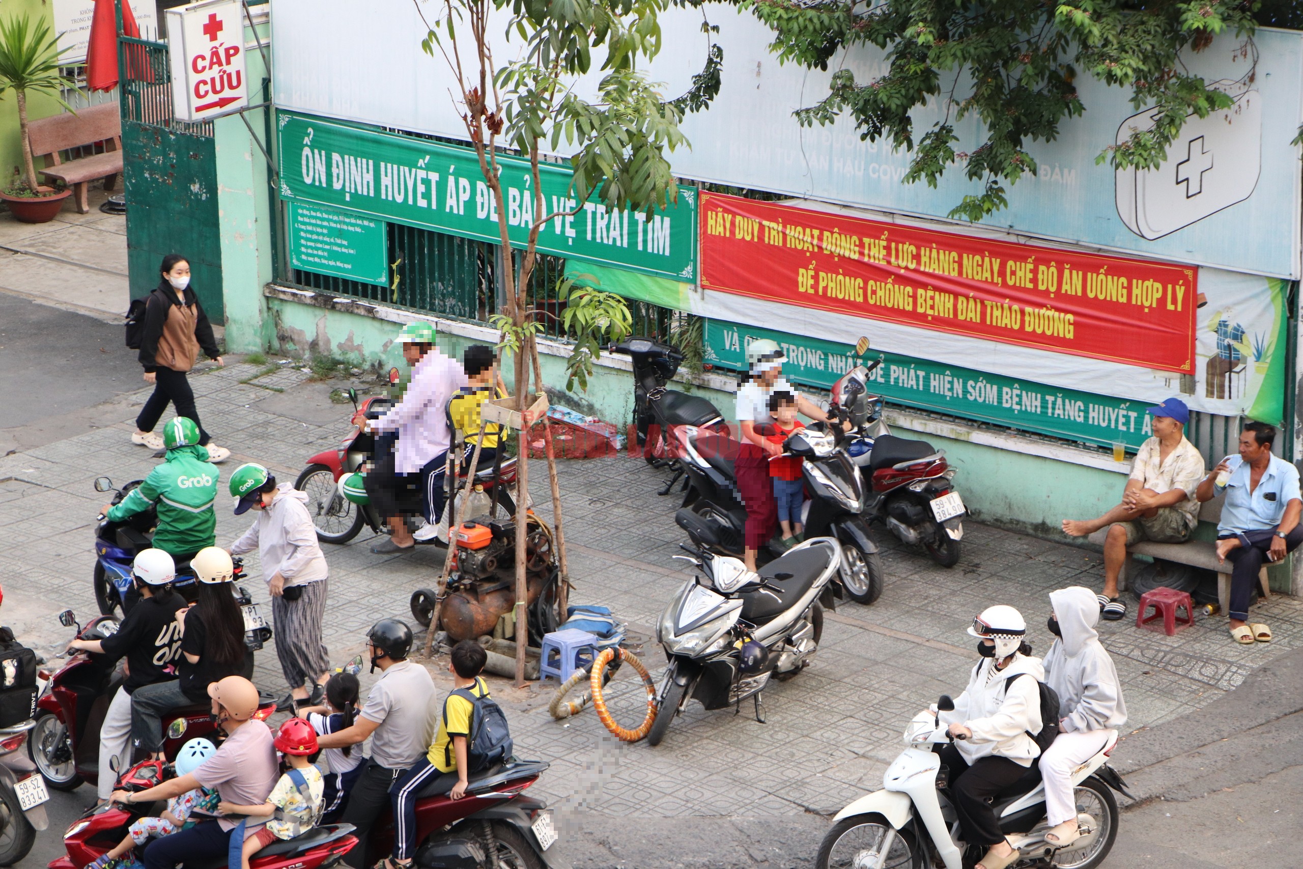 hơn 100 xe máy vi phạm vào "danh sách đen" 2 Thông tin tphcm: - Ảnh 2.