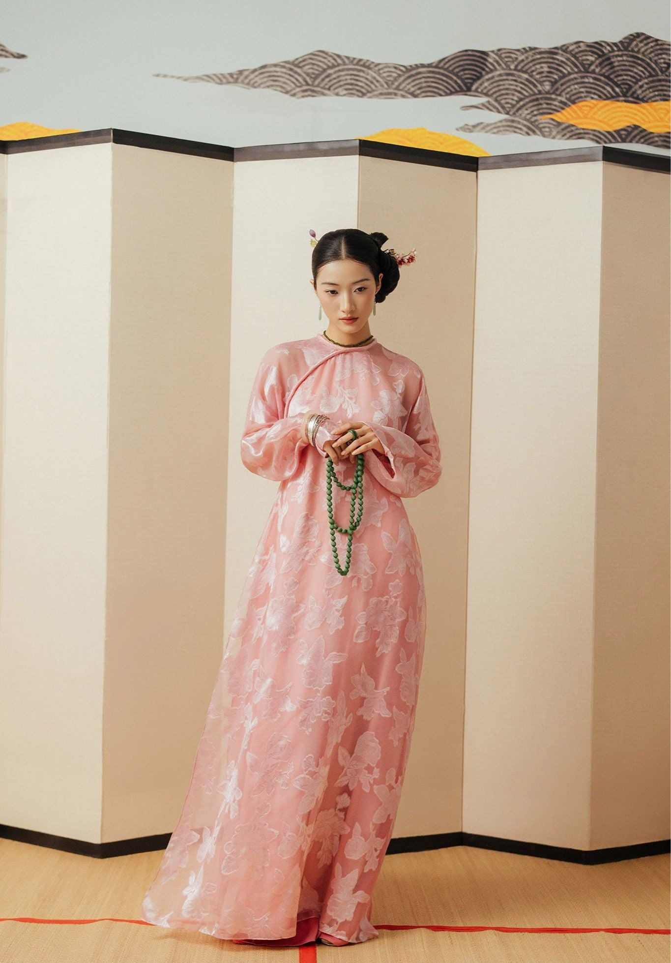 Cô dâu hot nhất TikTok hôm nay: Diện áo dài xinh phát sáng, cả cõi mạng 