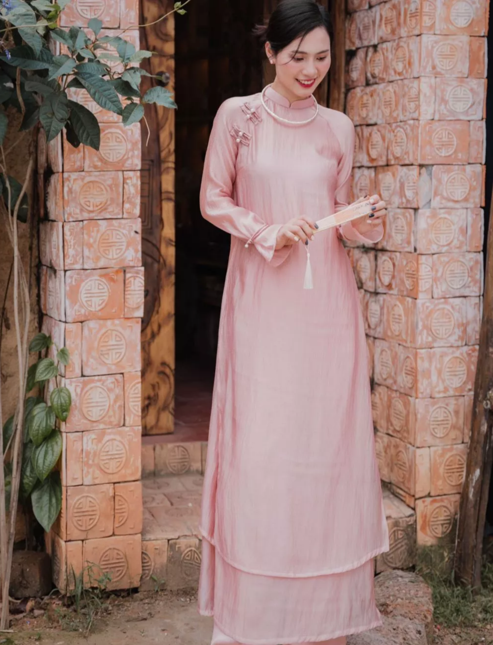 Cô dâu hot nhất TikTok hôm nay: Diện áo dài xinh phát sáng, cả cõi mạng 