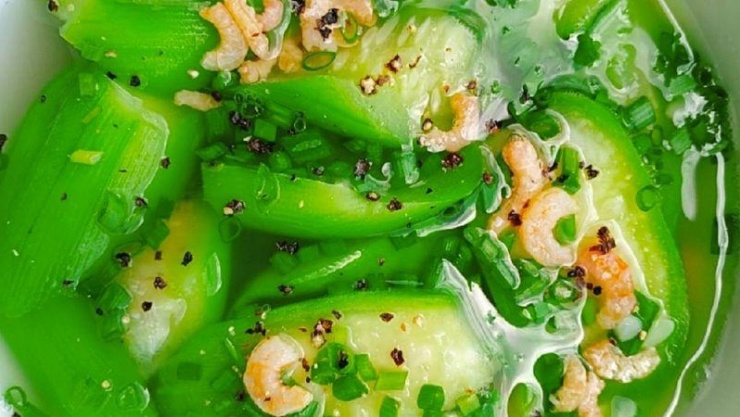 Canh mướp thanh nhiệt, nhuận tràng.