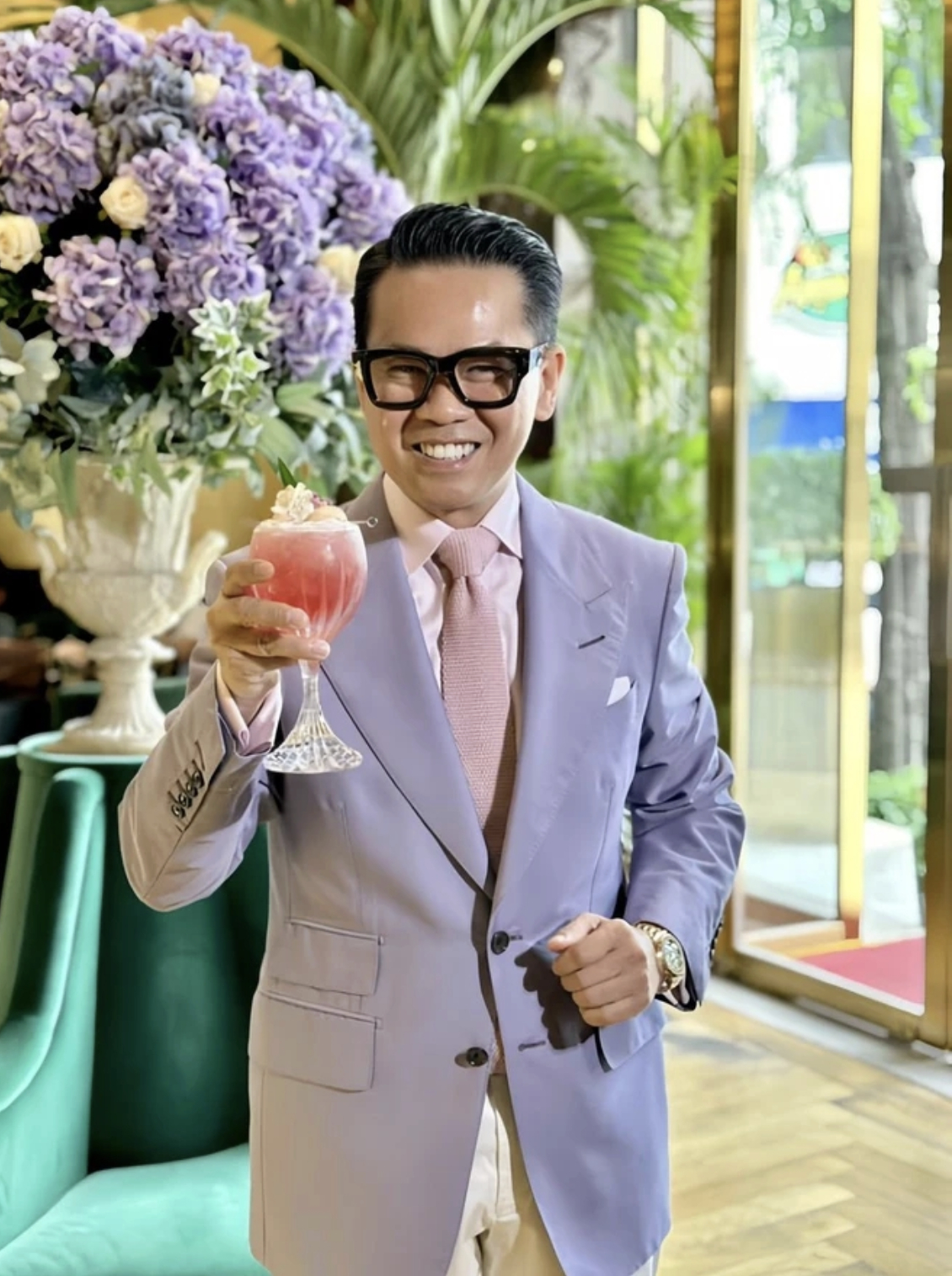 Chuyện gì đang xảy ra trong quán cà phê của Thái Công?- Ảnh 5.