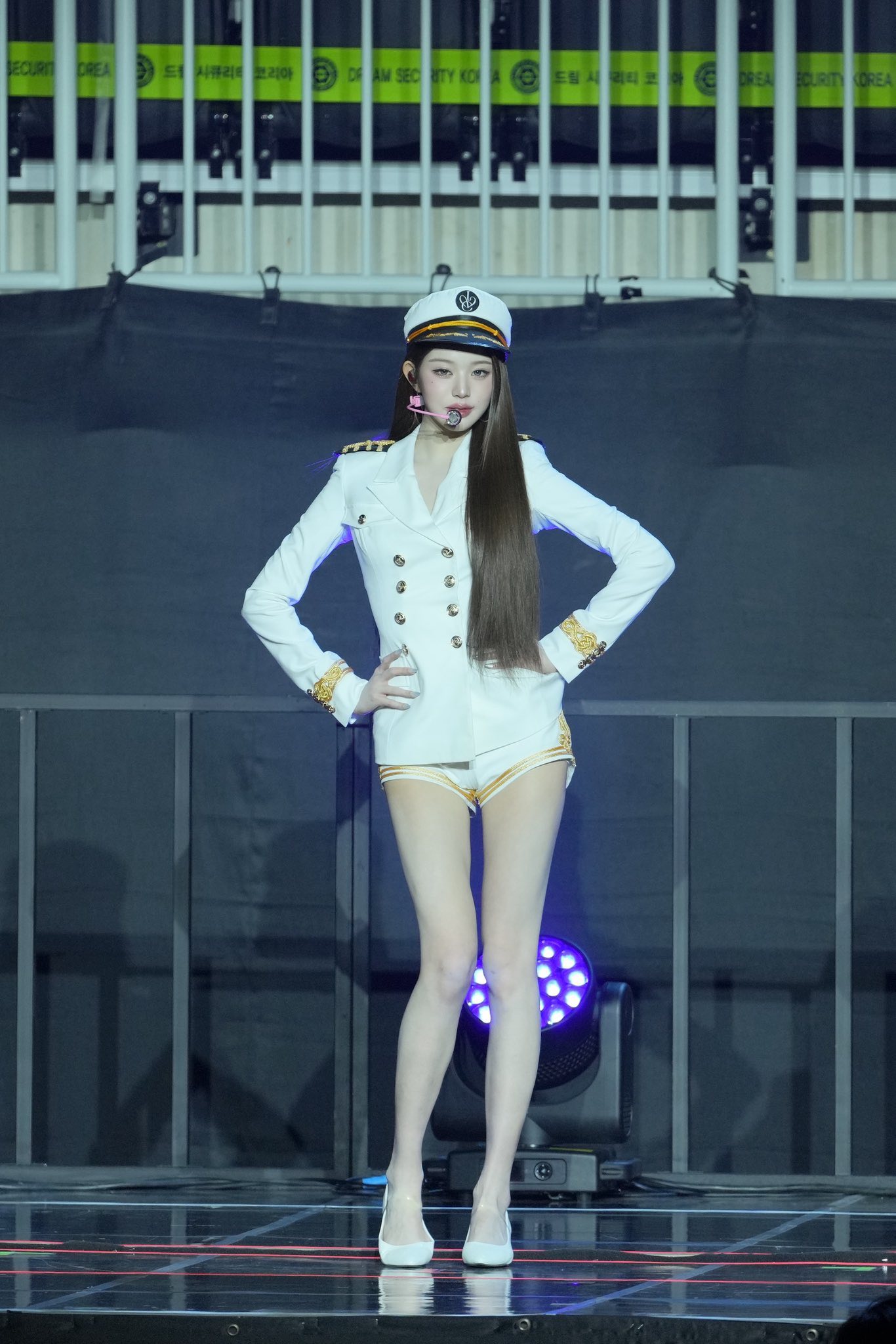 Cả nhóm mỹ nhân bị đối xử bất công để làm nền cho công chúa Kpop: Nổi bật đâu không thấy, lộ cả tá khuyết điểm- Ảnh 7.