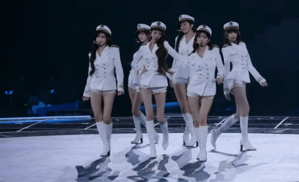 Cả nhóm mỹ nhân bị đối xử bất công để làm nền cho công chúa Kpop: Nổi bật đâu không thấy, lộ cả tá khuyết điểm- Ảnh 8.