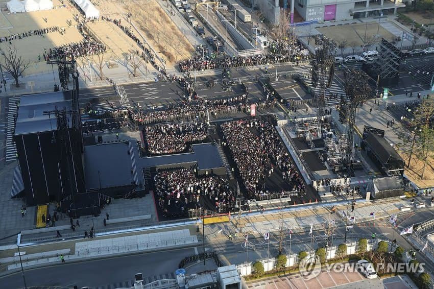 Sự ảo tưởng của HYBE và con số 260.000 người làm BTS bị chế giễu- Ảnh 3.