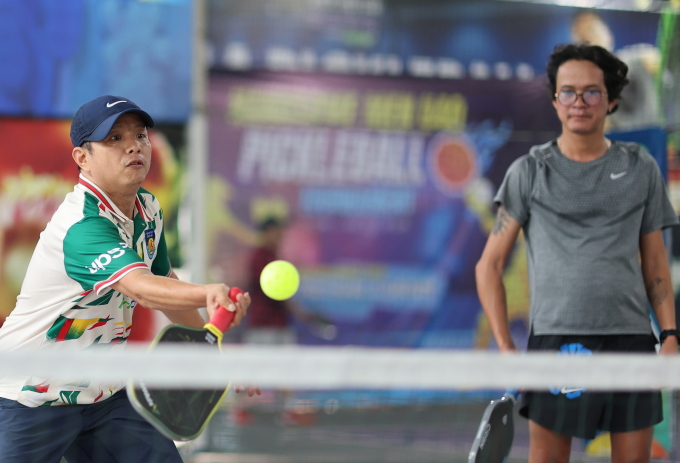 Nhà báo Dũng Phương (báo Sài Gòn Giải phóng) và nhà báo Đức Đồng (VnExpress) trong một lần tham dự giải pickleball cho những người làm báo tháng 1/2026. Ảnh: Đặng Văn Tý