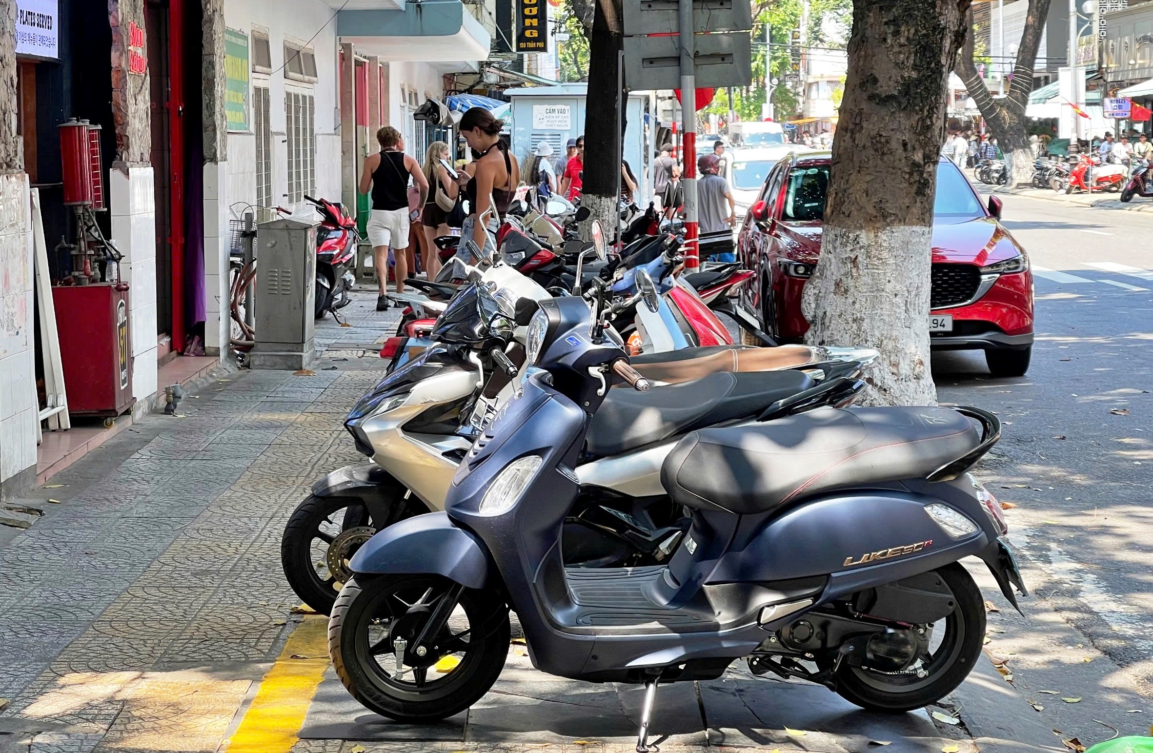 Đà Nẵng giành lại vỉa hè: Dẹp lấn chiếm nhưng hài hòa sinh kế cho người dân- Ảnh 2.