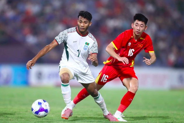 Nhân tài U.23 ở đội tuyển Việt Nam được thầy Kim trọng dụng thế nào, thủ môn 1,91 m có cơ hội?
- Ảnh 2.