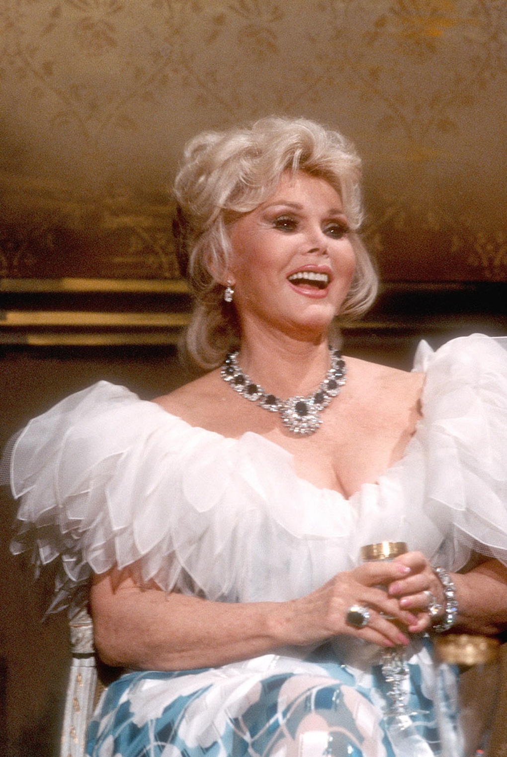 Minh tinh 9 lần kết hôn và triết lý sống xa hoa, yêu thực dụng tranh cãi - 5