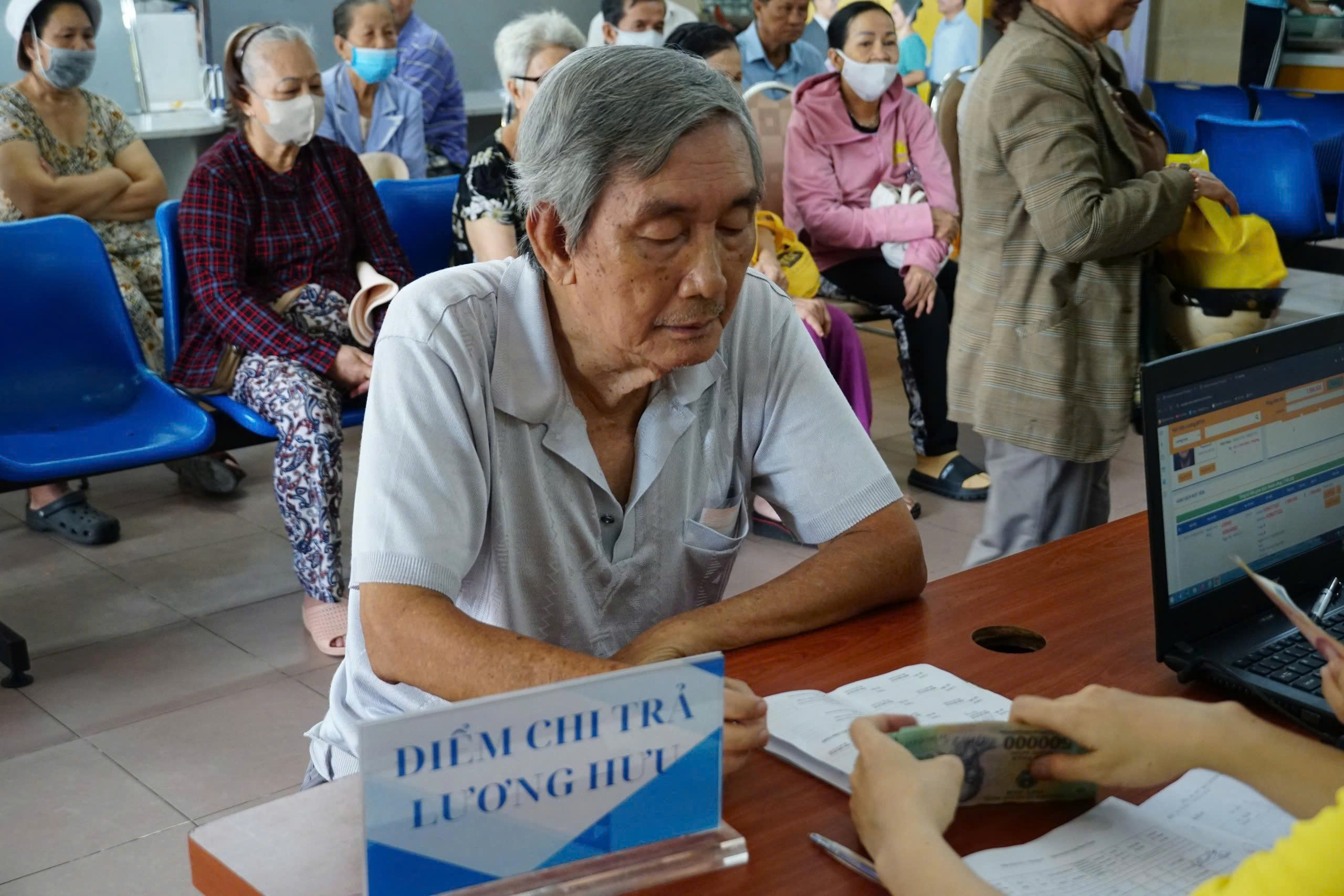 Tăng lương hưu thế nào cho hợp lý? 2 Lương hưu tăng thế nào là hợp lý? - Ảnh 2.