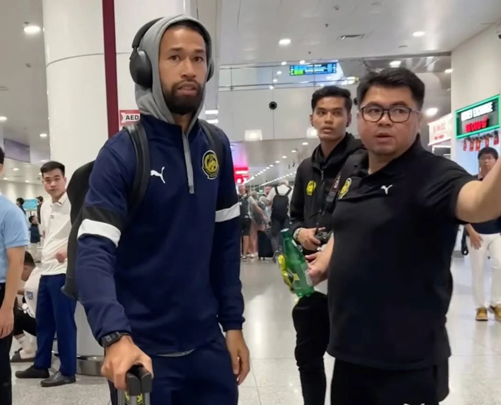 Tuyển bóng đá Malaysia vẫn còn 13 ngoại binh nhập tịch trong đội hình đến Việt Nam. Ảnh: VFF. mat-dan-sat-thu-malaysia-yeu-hon-tuyen-viet-nam-o-thien-truong (1).jpg