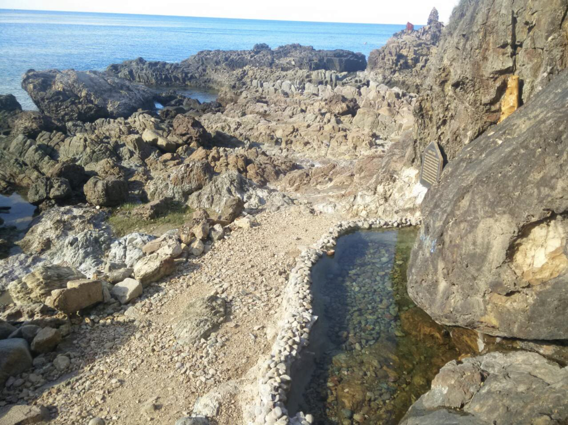 Giếng Tiên ở Eo Gió: Mạch nước ngọt nghìn năm không cạn, điểm tựa linh thiêng của vô số ngư dân- Ảnh 2.