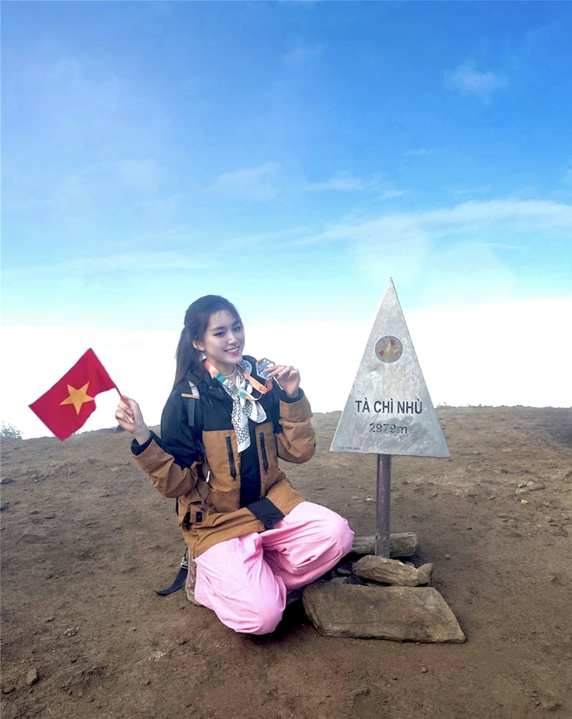 Tân hoa hậu Phương Oanh: Sở hữu IELTS 7.5, có chị gái sinh đôi xinh đẹp - 5