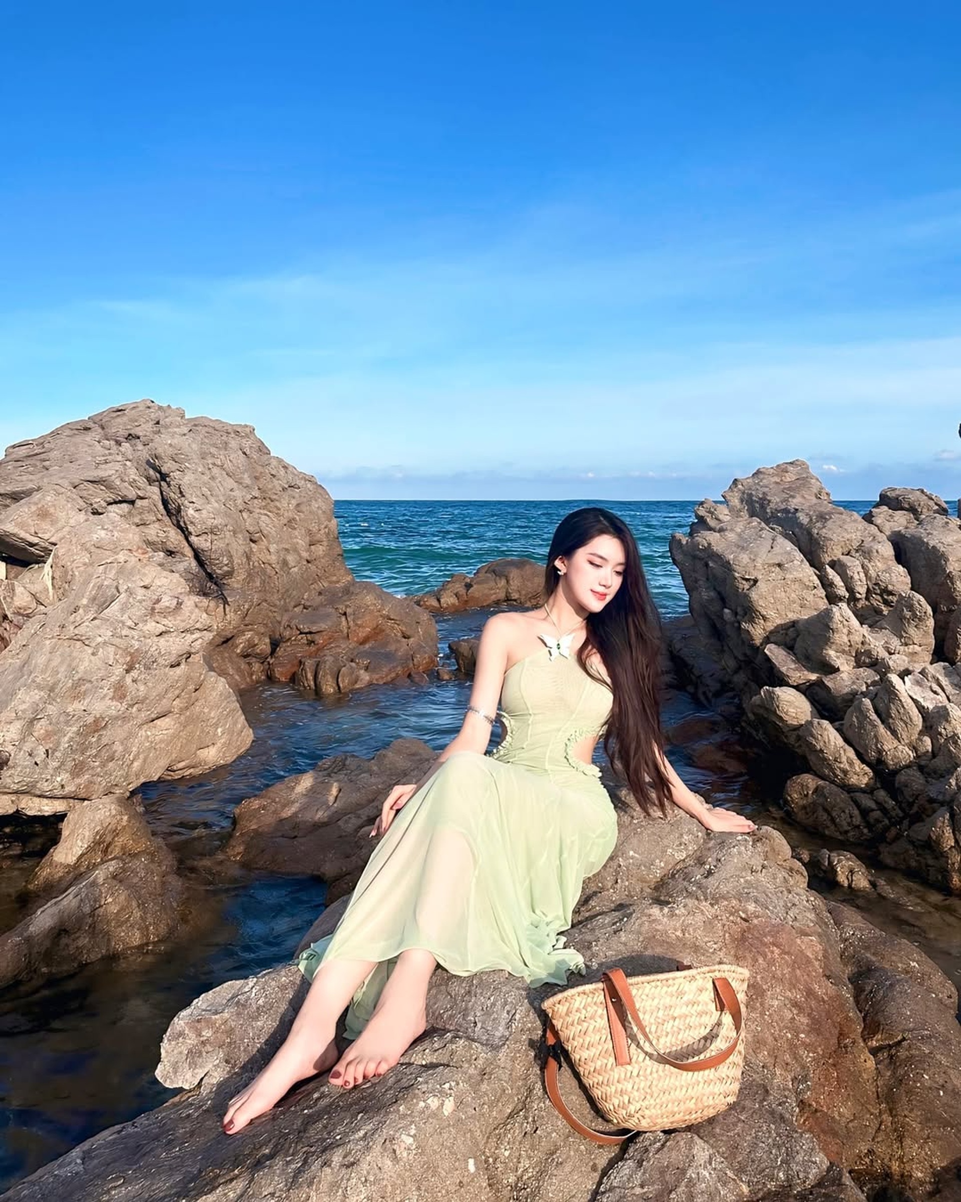 Tân hoa hậu Phương Oanh: Sở hữu IELTS 7.5, có chị gái sinh đôi xinh đẹp - 11