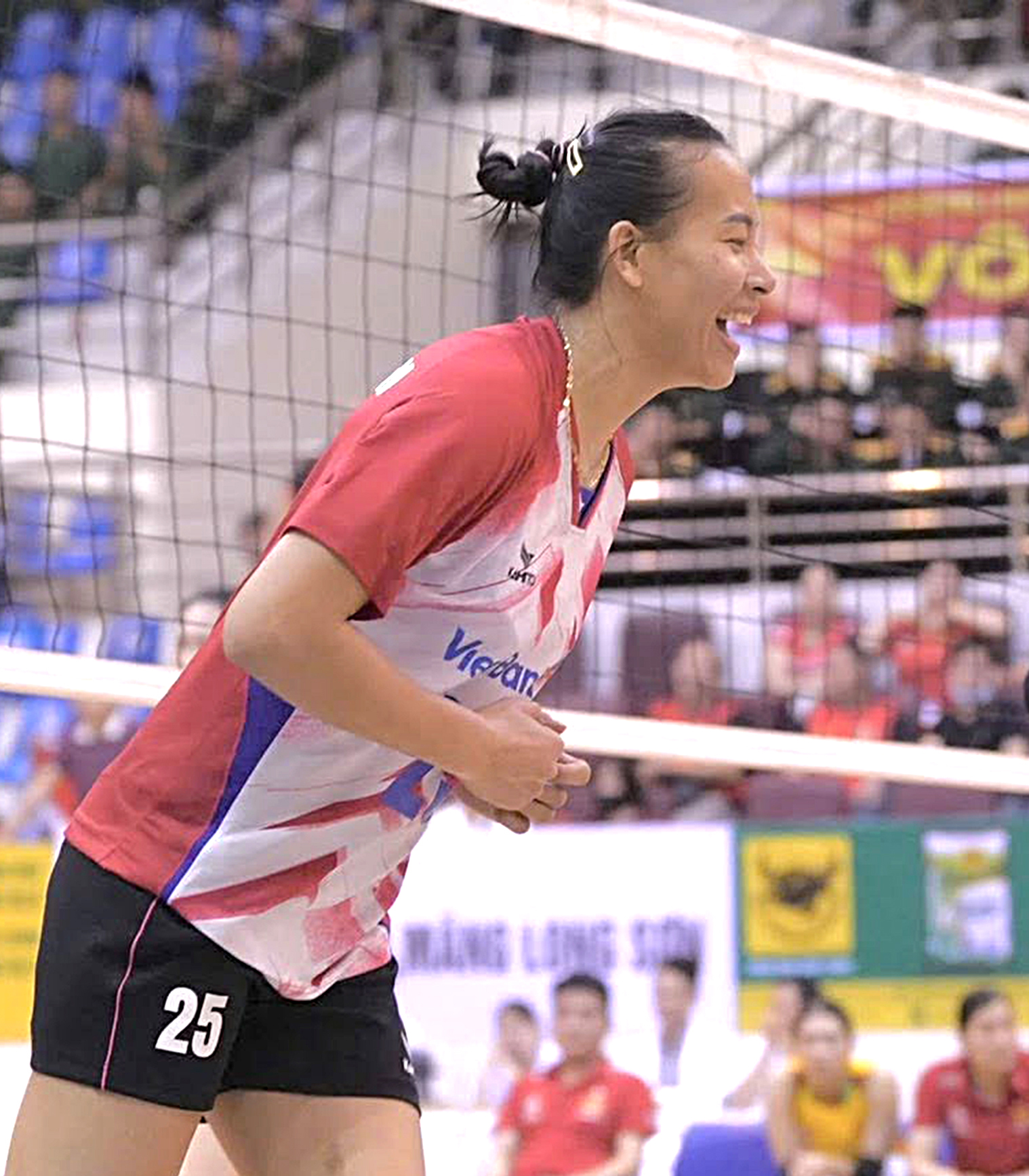 Hồng Đào - H'mia Êban: Hai bà mẹ hứa hẹn bùng nổ 2 bóng chuyền - Ảnh 2.