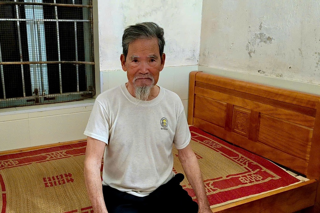 Người cha bệnh tật ước có tiền chữa bại liệt, mù lòa cho con trước khi mất - 3