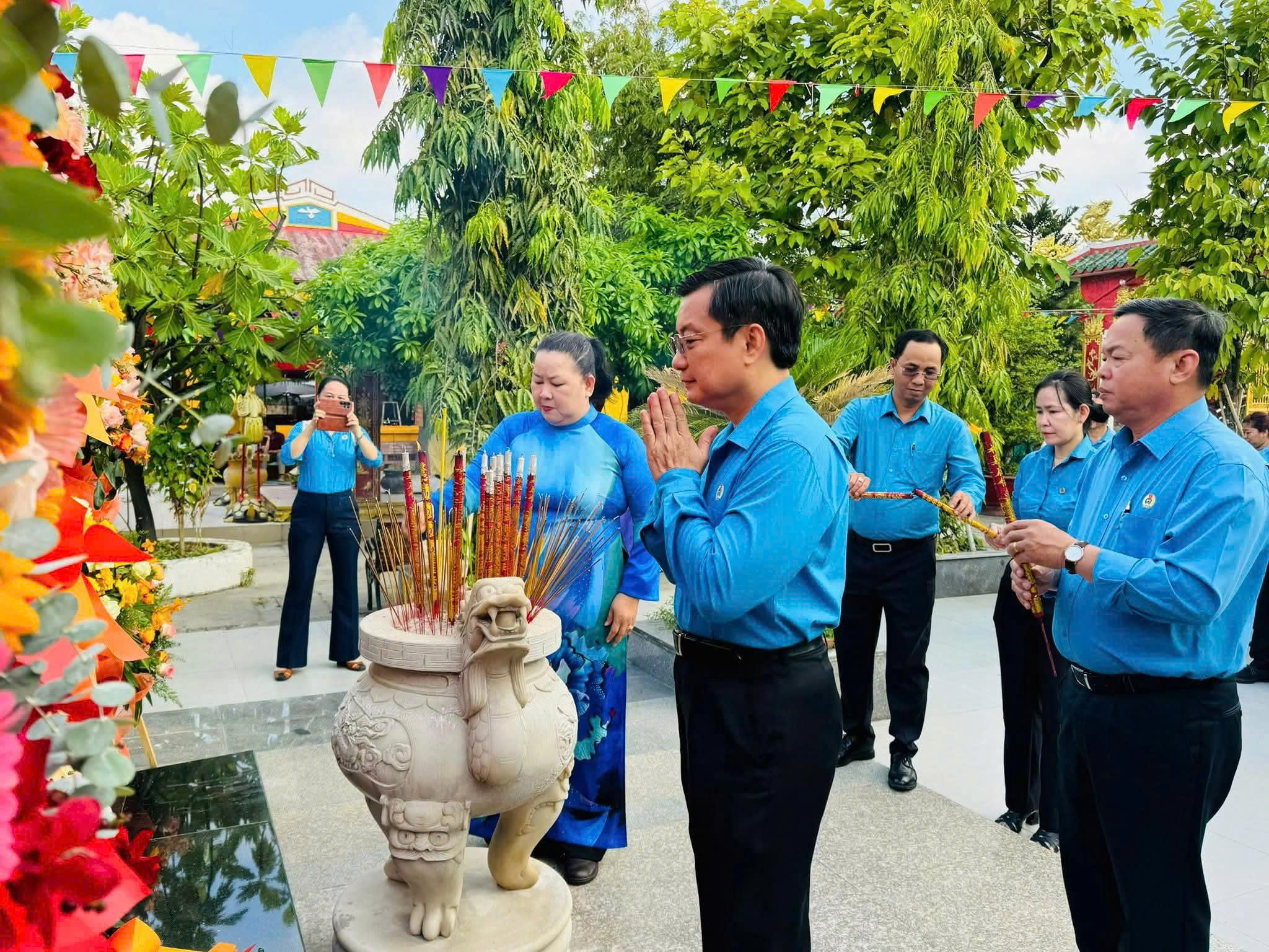 Cán bộ Công đoàn TPHCM dâng hương tưởng niệm 46 năm ngày mất Chủ tịch Tôn Đức Thắng - Ảnh 5.