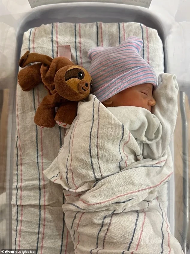 Gia đình Anna Kournikova và Enrique Iglesias tự hào khoe ảnh con thứ tư. ẢNH: INSTAGRAM Anna-Kournikova-4.jpg