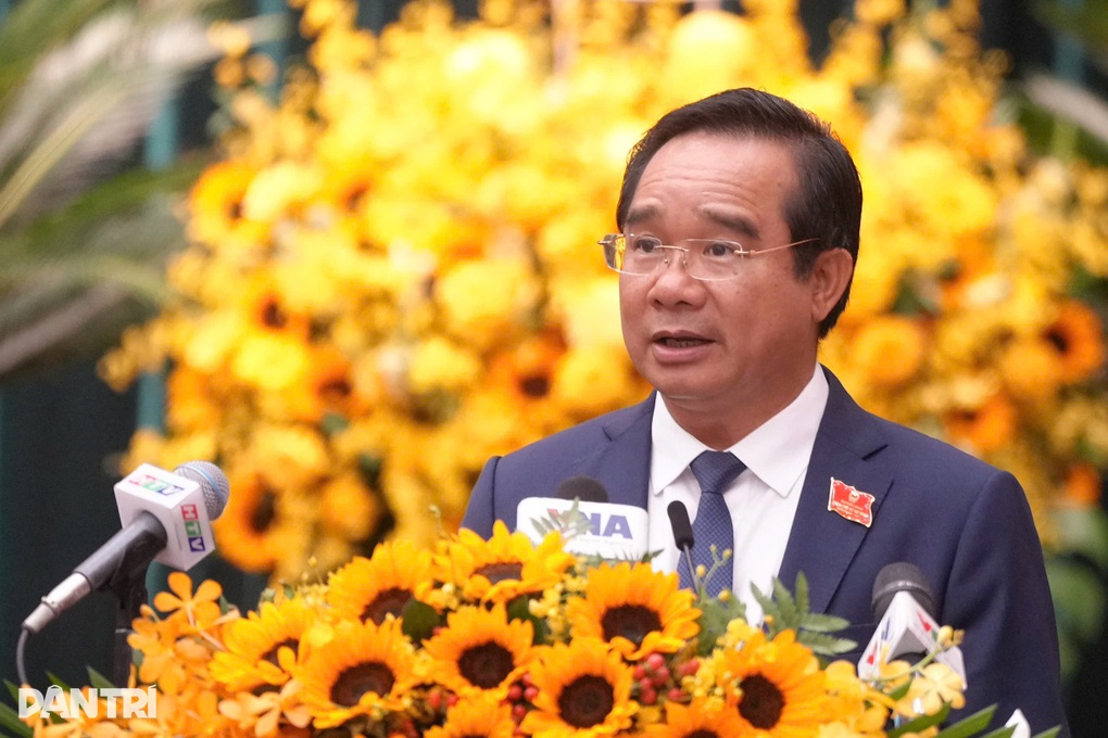 Ra mắt ban lãnh đạo TPHCM nhiệm kỳ mới - 3