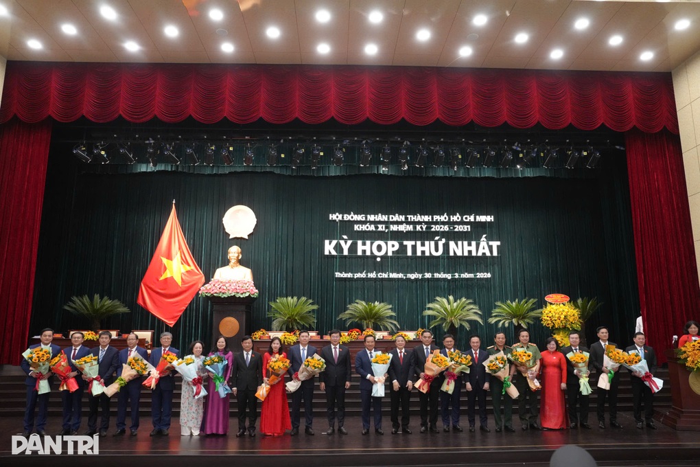Ra mắt ban lãnh đạo TPHCM nhiệm kỳ mới - 4
