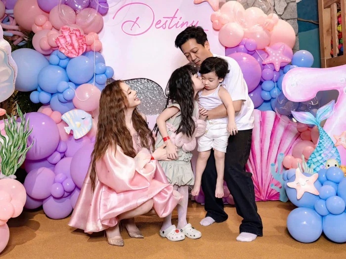 Nhã Phương chuẩn bị cho con gái 'nối nghiệp' mẹ 3 Nhã Phương vui mừng khi chứng kiến sự nghiêm túc, chăm chỉ của ái nữ.