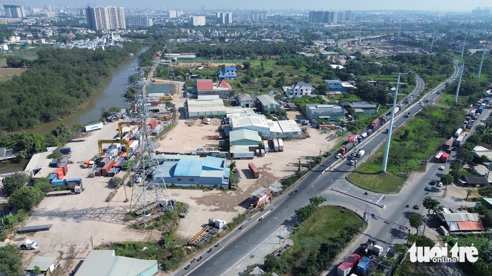 Hàng ngàn xe từ các bãi container làm tắc nghẽn đường Võ Chí Công, ám ảnh người dân khu đông TP.HCM - Ảnh 6.