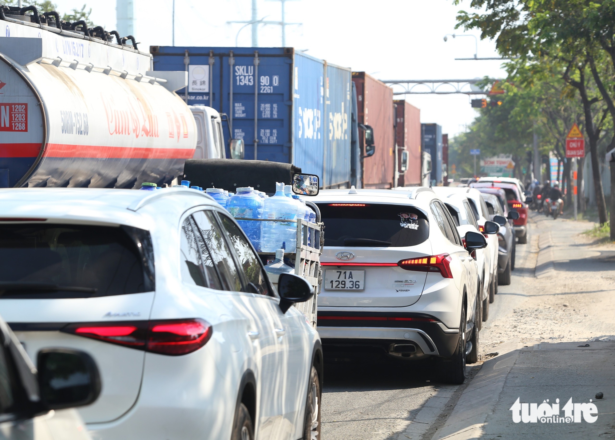 Hàng ngàn xe từ các bãi container làm tắc nghẽn đường Võ Chí Công, ám ảnh người dân khu đông TP.HCM - Ảnh 22.