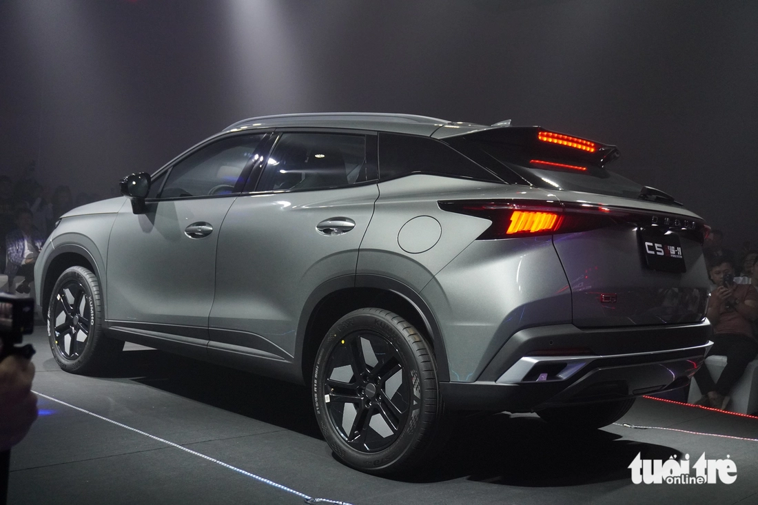 Omoda C5 SHS ra mắt Việt Nam: Máy hybrid đấu Toyota Corolla Cross, giá từ 599 triệu có điều kiện - Ảnh 13.