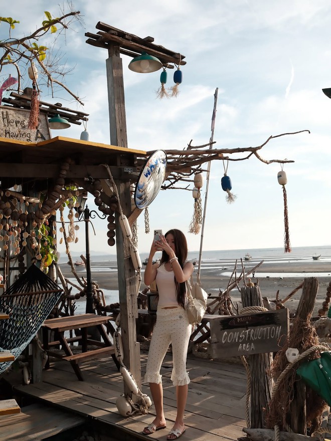 Điểm nhấn nhẹ nhàng từ họa tiết chấm bi duyên dáng- Ảnh 4.