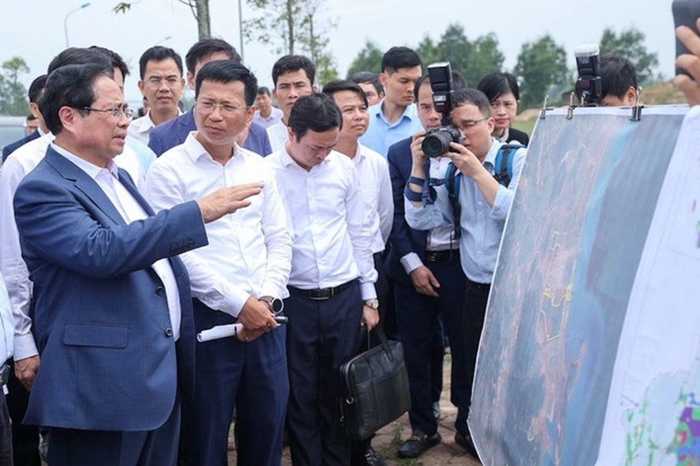 Thủ tướng khảo sát địa điểm xây kho dự trữ xăng dầu chiến lược - 2