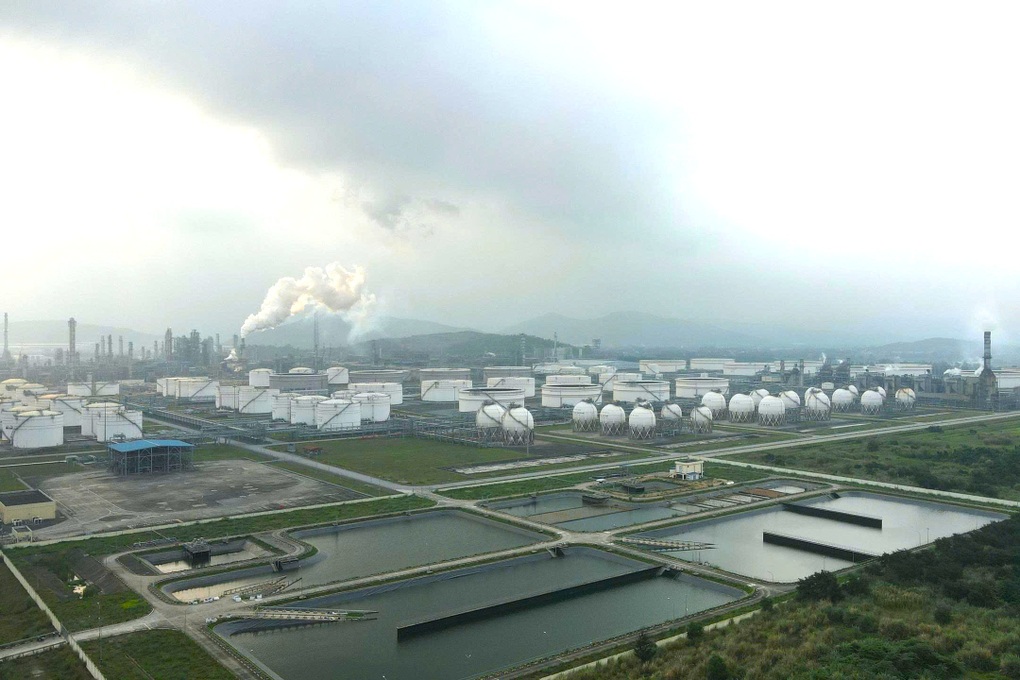 Thủ tướng khảo sát địa điểm xây kho dự trữ xăng dầu chiến lược - 3