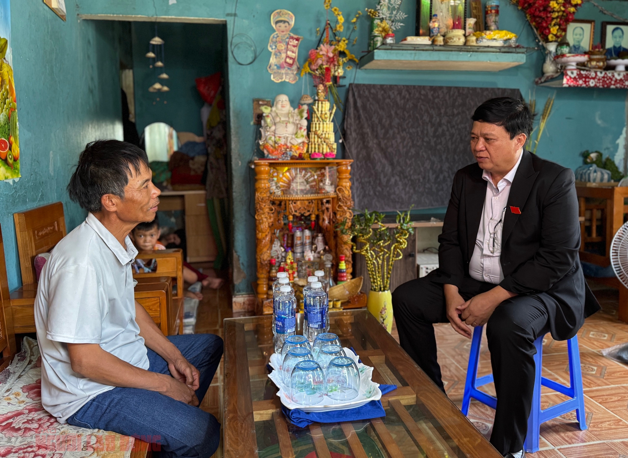 Người đàn ông ở Đà Nẵng cứu hai cháu nhỏ khỏi đuối nước trẻ em tại biển Nam Ô - Ảnh 2.