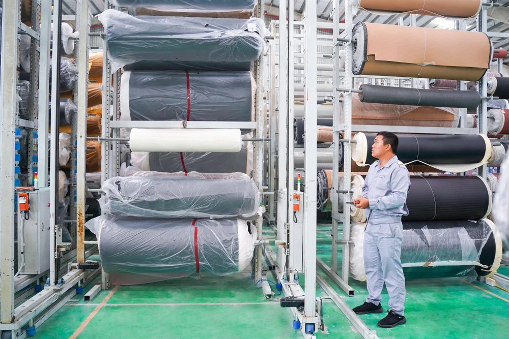 Sự đồng hành của Nhà nước giúp doanh nghiệp vững bước vượt qua các rào cản kỹ thuật toàn cầu. Ảnh: QH kinh-te-hai-con-so-chinh-sach3.jpg