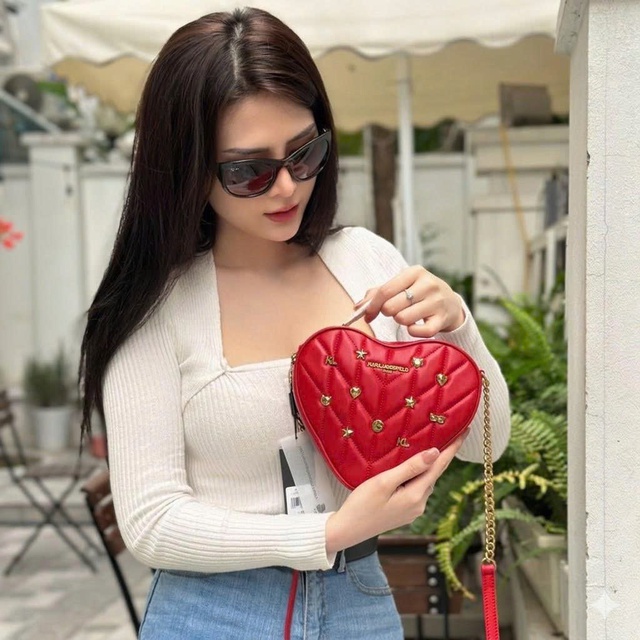 Túi trái tim, phụ kiện nhỏ mang sức hút lớn- Ảnh 5. Túi trái tim, phụ kiện nhỏ mang sức hút lớn- Ảnh 5.