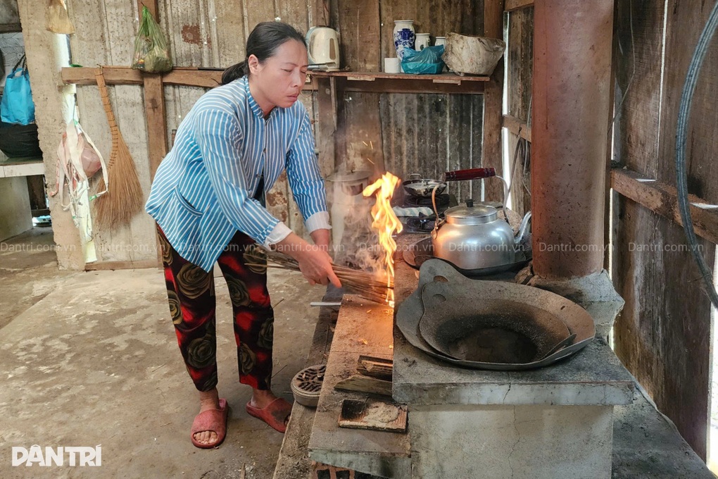 Chồng tàn phế, vợ mù loà 10 năm, con nghỉ học làm phụ hồ - 3