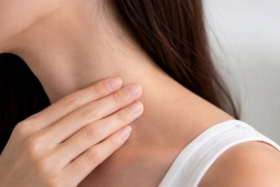 Đi khám u cổ, cô gái sốc phát hiện mắc ung thư dạ dày di căn