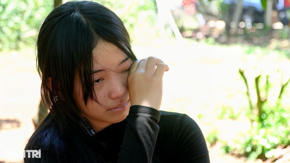 Bé gái 16 tuổi nuôi 3 em ở Lâm Đồng: Con mong được đi học lại - 2