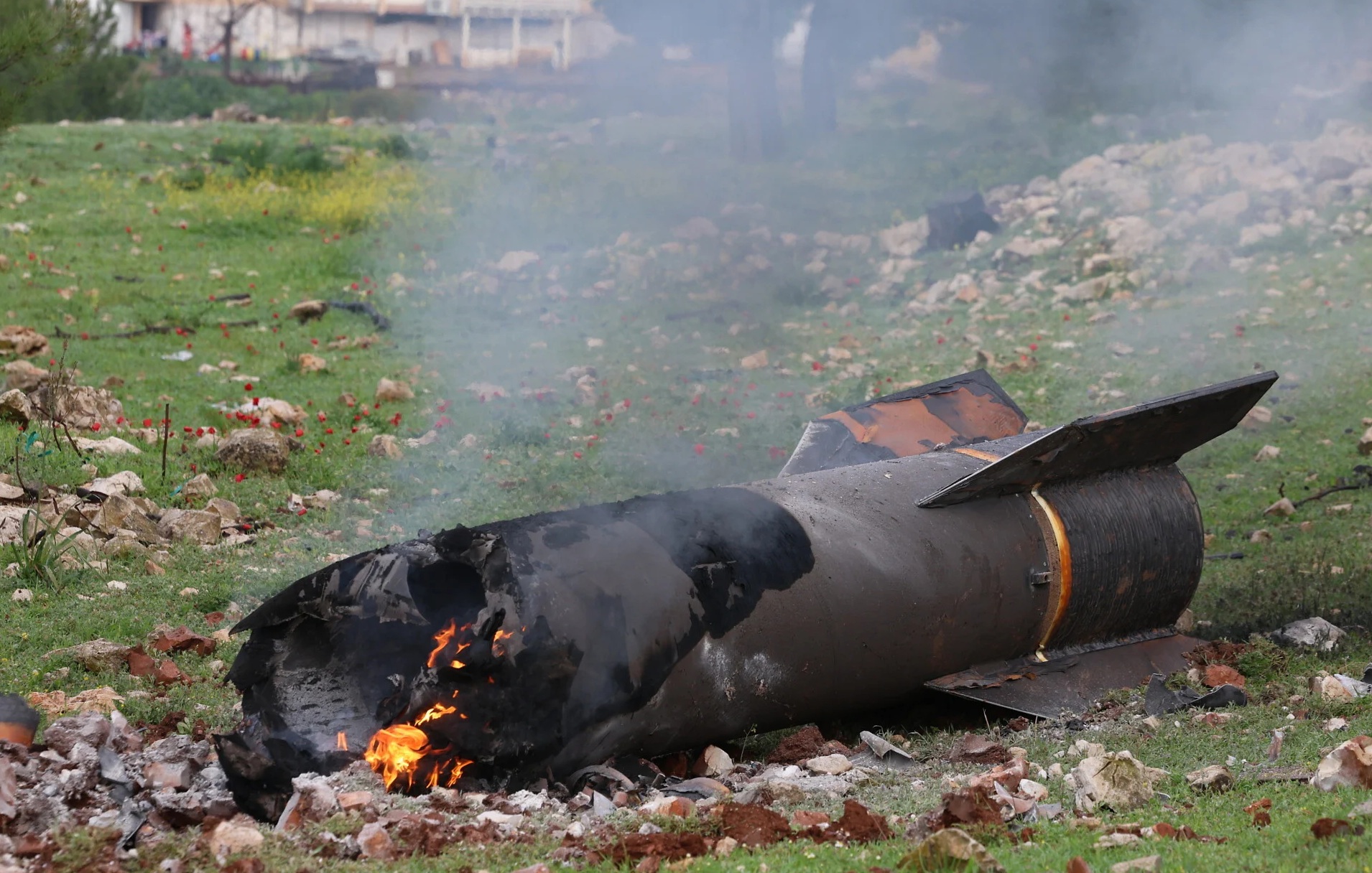 Chiến sự Trung Đông ngày 30-3: Iran tấn công các trạm radar Mỹ, nhà máy lọc dầu Haifa bị cháy - Ảnh 2.